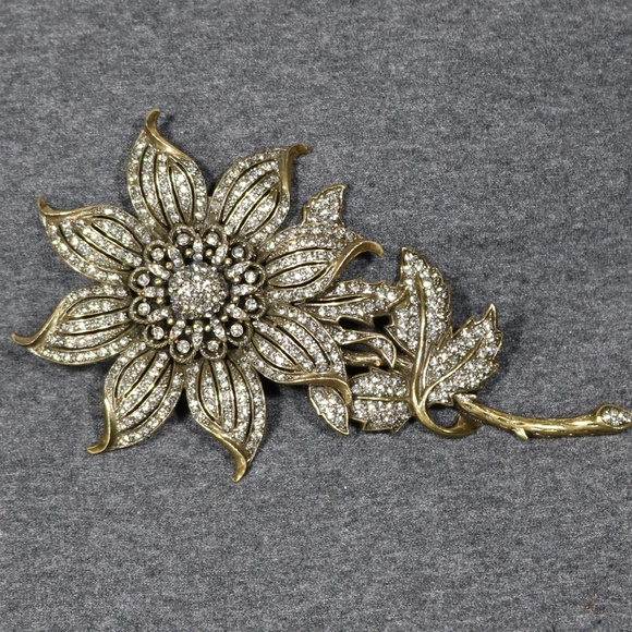 Faship Sparkling Rhinestone Crystal Camel Brooch Pin - Gold Plated, Aurora Borealis & Jet Crystals